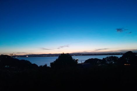 Photo of property in 2/126 Island Bay Road, Beach Haven, Auckland, 0626