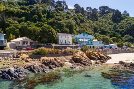 Photo of property in 495 Karaka Bay Road, Karaka Bays, Wellington, 6022