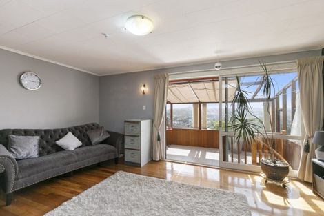 Photo of property in 13 Paparangi Crescent, Paparangi, Wellington, 6037