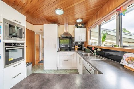 Photo of property in 30 Matthews Road, Wainuiomata, Lower Hutt, 5014