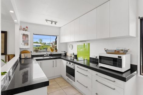 Photo of property in 88 Queens Road, Waikanae Beach, Waikanae, 5036