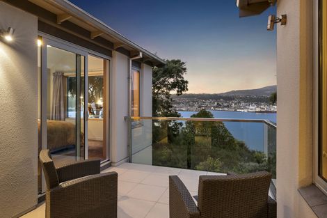 Photo of property in 17 Cornwall Street, Vauxhall, Dunedin, 9013