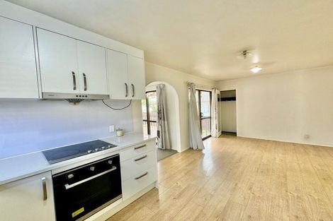 Photo of property in 18 Banyan Drive, Totara Heights, Auckland, 2105