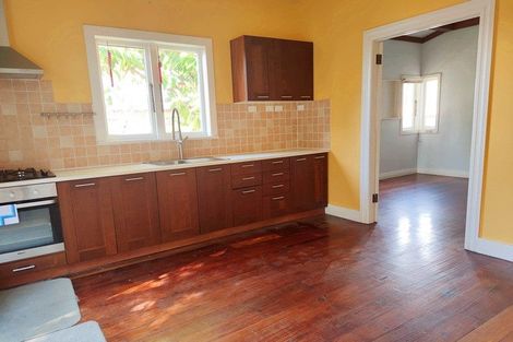 Photo of property in 2/5 Forrest Road, Milford, Auckland, 0620