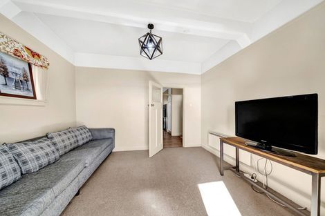 Photo of property in Devonport Apartments, 3/127 Saint Aubyn Street, New Plymouth, 4310