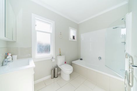 Photo of property in 19 East Street, Terrace End, Palmerston North, 4410