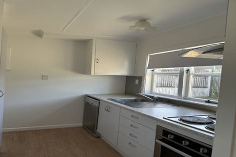 Photo of property in 18 Saulbrey Grove, Woburn, Lower Hutt, 5010