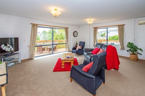 Photo of property in 15 Stevenson Road, Clarks Beach, 2122