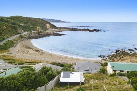 Photo of property in 98a The Esplanade, Houghton Bay, Wellington, 6023