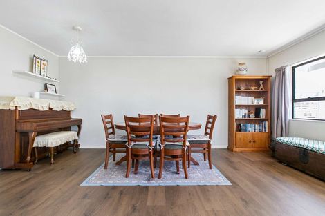 Photo of property in 1/2 West Street, Papakura, 2110