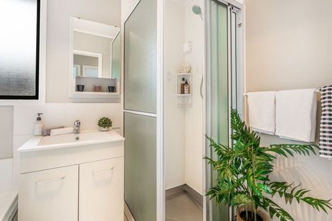 Photo of property in 66 Lynn Road, Bayview, Auckland, 0629