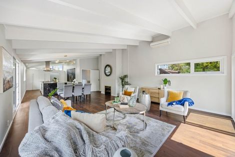 Photo of property in 26 Pickwick Parade, Mellons Bay, Auckland, 2014