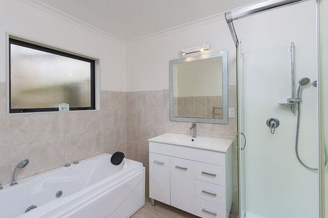 Photo of property in 44 Cape Vista Crescent, Pukekohe, 2120