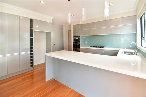 Photo of property in 16 Fernhill Way, Oteha, Auckland, 0632