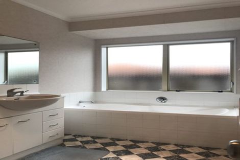 Photo of property in 187 Old Farm Road, Hamilton East, Hamilton, 3216