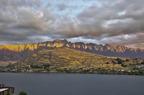 Photo of property in 32 Highview Terrace, Queenstown, 9300