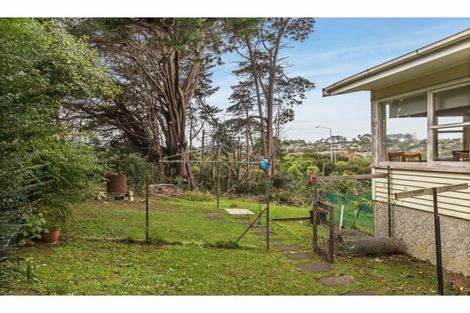 Photo of property in 59 Totaravale Drive, Totara Vale, Auckland, 0629