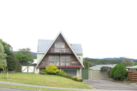 Photo of property in 4 Mount Marua Drive, Timberlea, Upper Hutt, 5018