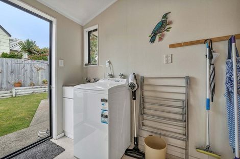 Photo of property in 11 Te Ngaere Place, Merrilands, New Plymouth, 4312