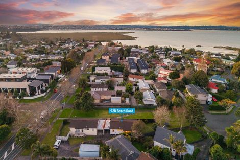 Photo of property in 92b Beach Road, Te Atatu Peninsula, Auckland, 0610