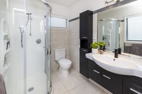 Photo of property in 2/12 Waller Avenue, Bucklands Beach, Auckland, 2012