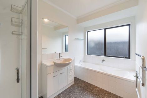 Photo of property in 16 Ravenscourt Place, Huntington, Hamilton, 3210