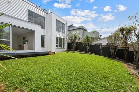 Photo of property in 4a Korotaha Terrace, Rothesay Bay, Auckland, 0630