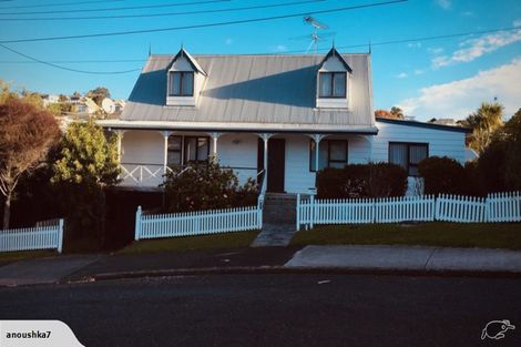 Photo of property in 1 Bevyn Street, Castor Bay, Auckland, 0620