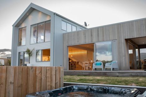 Photo of property in 16 Ngaroma Crescent, Whitianga, 3510