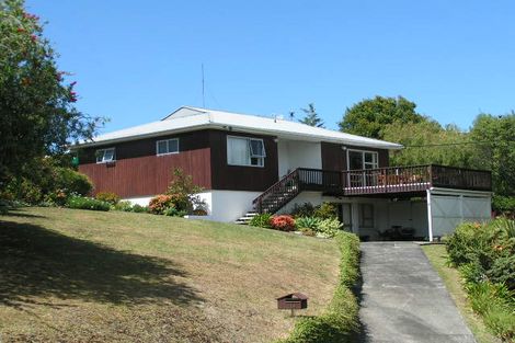 Photo of property in 16 Valley Road, Northcote, Auckland, 0626