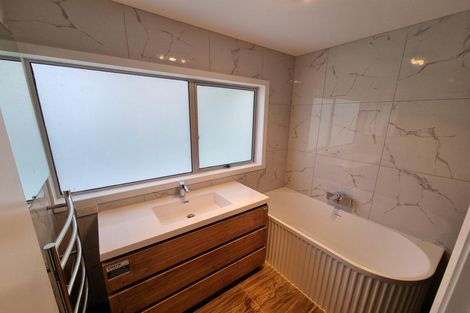 Photo of property in 216 Glamorgan Drive, Northcross, Auckland, 0630