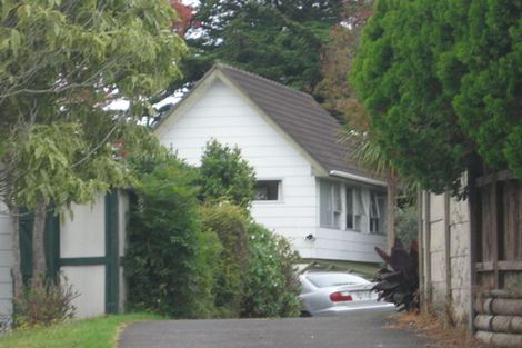 Photo of property in 2/5 Hiwihau Place, Glenfield, Auckland, 0629