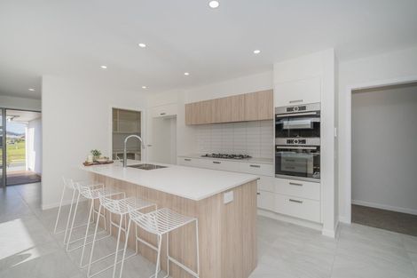 Photo of property in 12 Awatea Drive, Whitianga, 3510