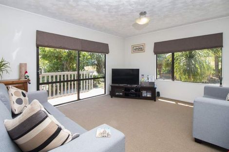 Photo of property in 4 Altair Place, Windsor Park, Auckland, 0632