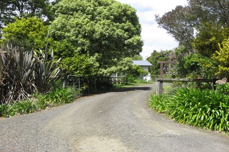 Photo of property in 178 Boord Crescent, Kumeu, 0891