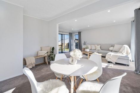 Photo of property in 18 Suzanne Grove, Kelvin Grove, Palmerston North, 4414