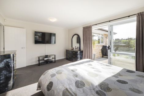 Photo of property in 28 Galea Grove, Kelvin Grove, Palmerston North, 4414