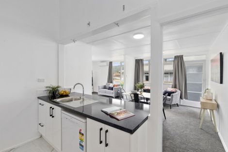 Photo of property in 33 Hanson Grove, Stokes Valley, Lower Hutt, 5019