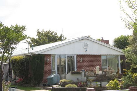 Photo of property in 5 Hannah Place, Redwood, Christchurch, 8051