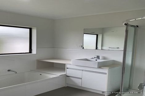 Photo of property in 2/67 Aviemore Drive, Highland Park, Auckland, 2010