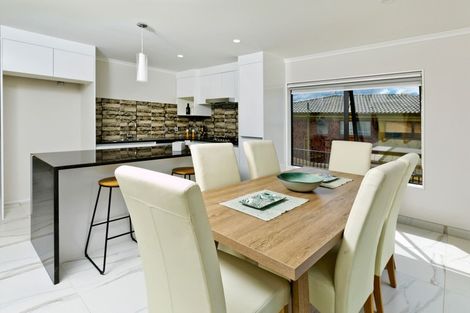 Photo of property in 4223d Great North Road, Glendene, Auckland, 0602