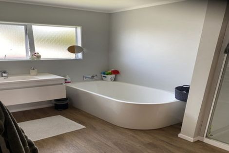 Photo of property in 6 Hanson Place, West Harbour, Auckland, 0618