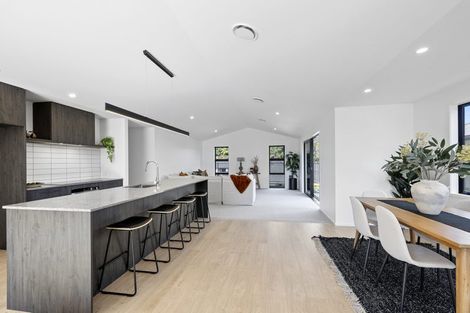 Photo of property in 35 Sycamore Grove, Lower Vogeltown, New Plymouth, 4310