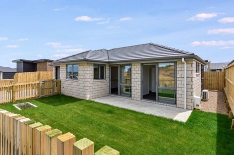Photo of property in 75 Waruhia Crescent, Rototuna North, 3281