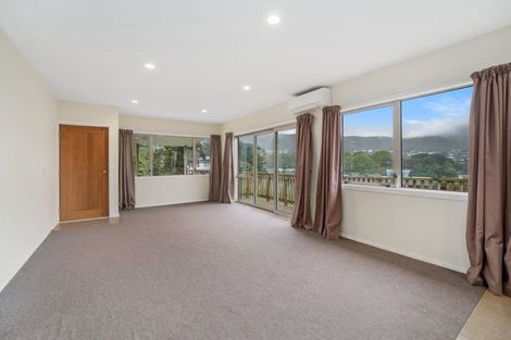 Photo of property in 44a Taylor Terrace, Tawa, Wellington, 5028