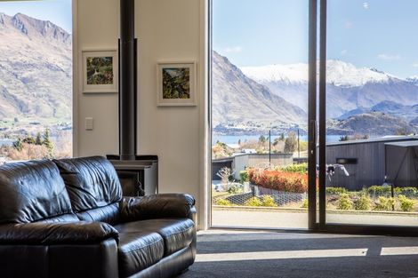 Photo of property in 31 Kirimoko Crescent, Wanaka, 9305