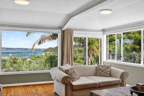 Photo of property in 8 Robertson Street, Russell, 0202