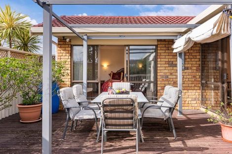 Photo of property in 16 Hayes Place, Half Moon Bay, Auckland, 2012