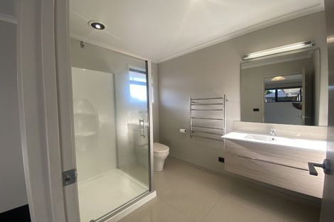 Photo of property in 28 Queens Road, Glen Avon, New Plymouth, 4312