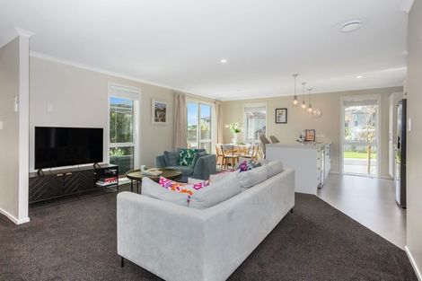 Photo of property in 11 Banks Boulevard, Whitby, Porirua, 5024
